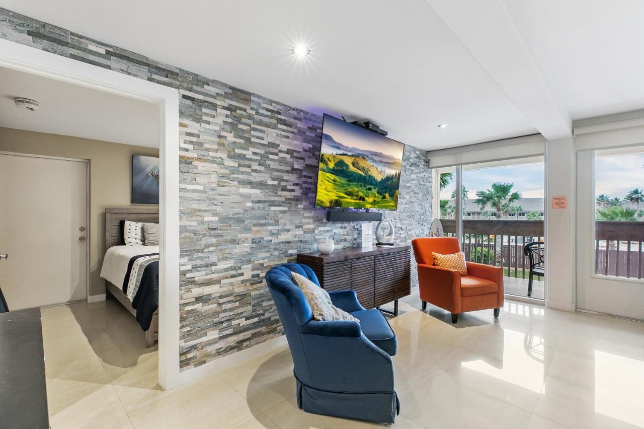 Newly Decorated Condo In Beautiful Beachfront Resort Саут Падре Алънд Екстериор снимка